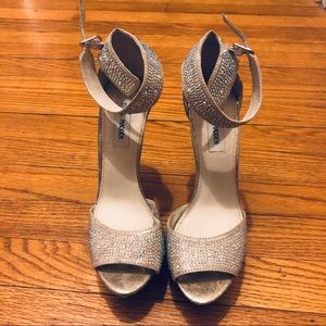 GORGEOUS NEW Steve Madden Carrie Heel
